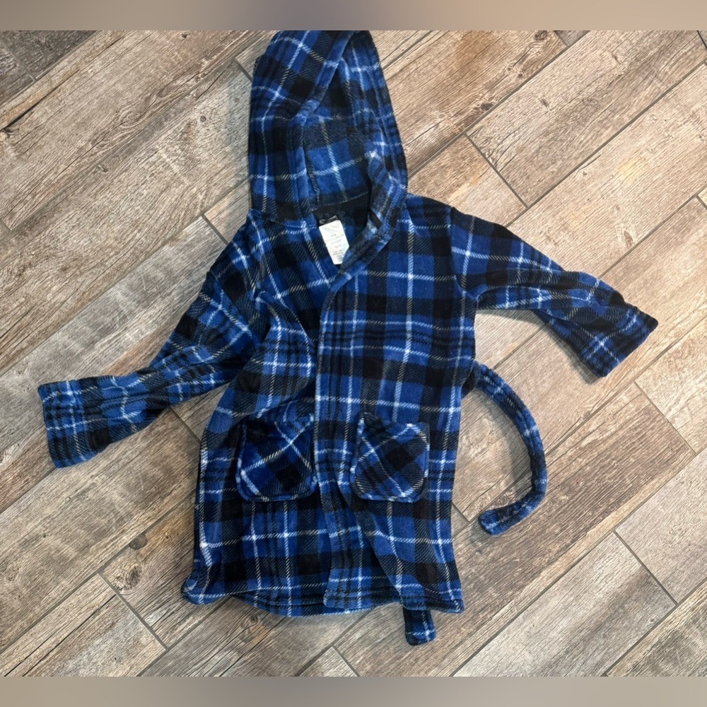 Robe​​ - Picture 2 of 5